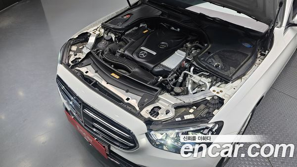 Mercedes-Benz E-Class 2022, фото 6