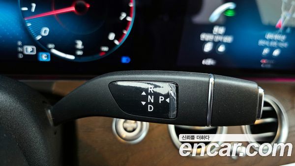 Mercedes-Benz E-Class 2022, фото 9