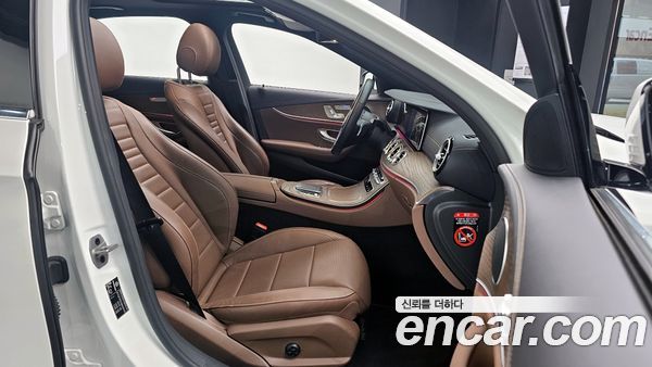 Mercedes-Benz E-Class 2022, фото 10