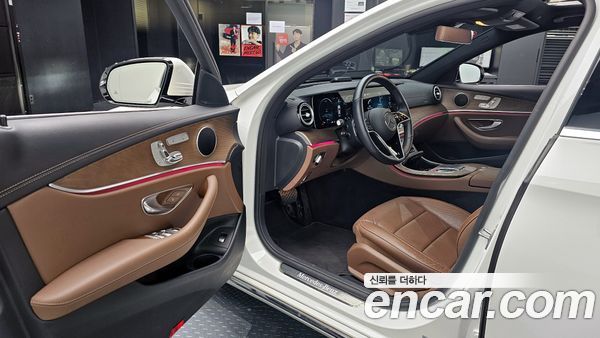 Mercedes-Benz E-Class 2022, фото 11