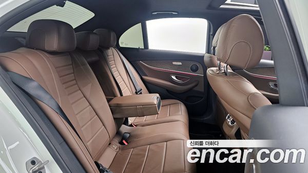 Mercedes-Benz E-Class 2022, фото 12