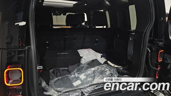 Land Rover Defender 2023, фото 20