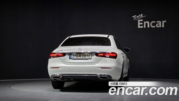Mercedes-Benz E-Class 2021, фото 4