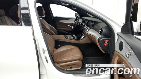 Mercedes-Benz E-Class 2021, фото 11