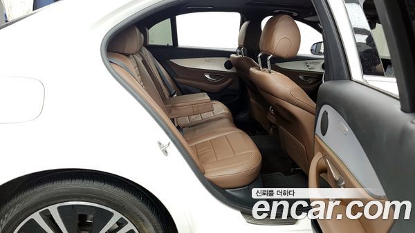 Mercedes-Benz E-Class 2021, фото 12