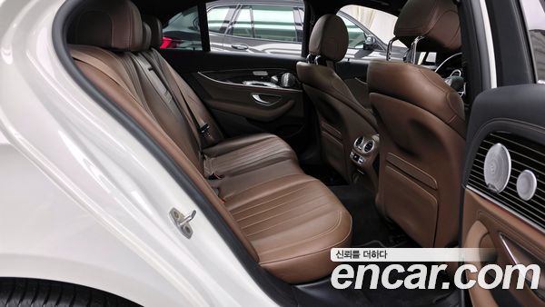 Mercedes-Benz E-Class 2021, фото 12