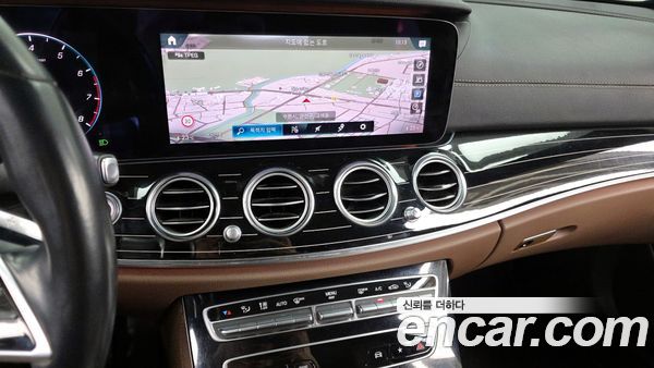 Mercedes-Benz E-Class 2021, фото 14