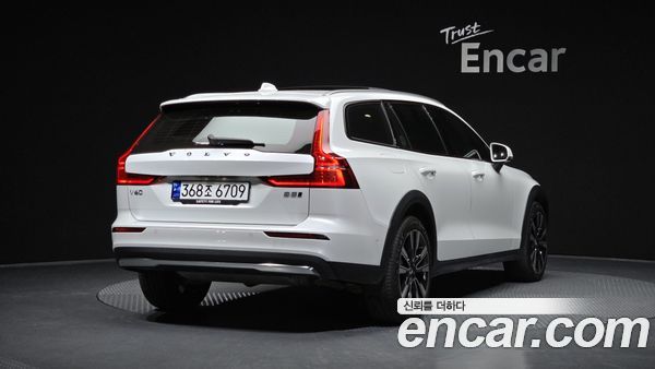 Volvo V60 2023, фото 2