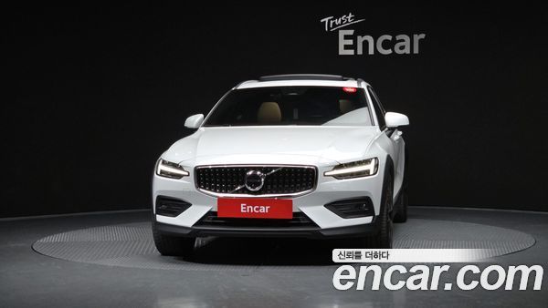 Volvo V60 2023, фото 3