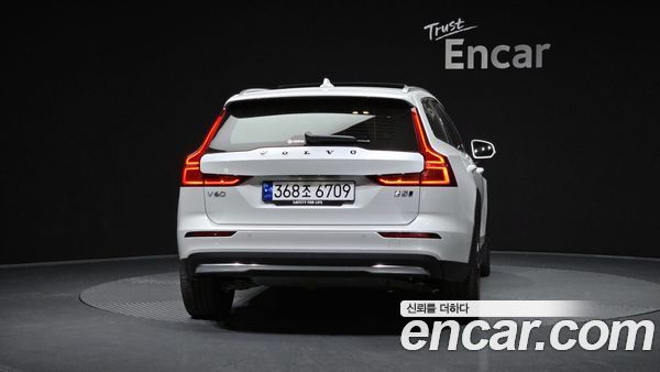 Volvo V60 2023, фото 4