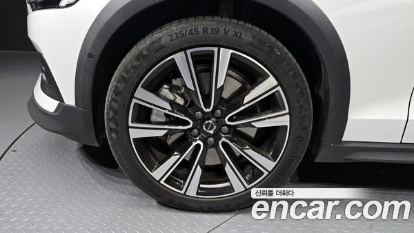 Volvo V60 2023, фото 5