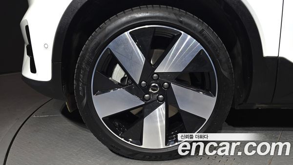 Volvo XC40 2024, фото 5