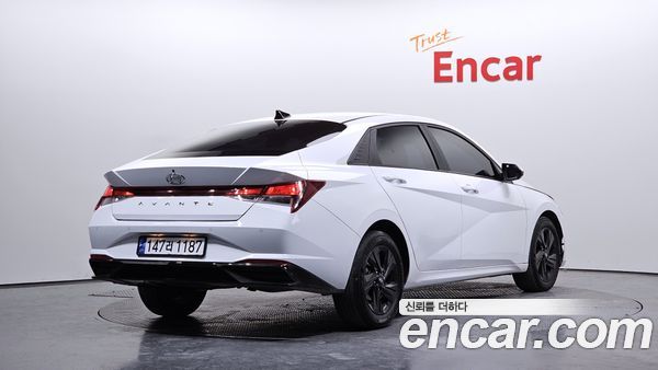 Hyundai Elantra 2023, фото 2