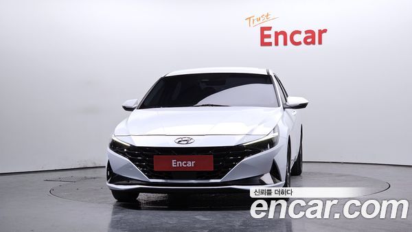 Hyundai Elantra 2023, фото 3