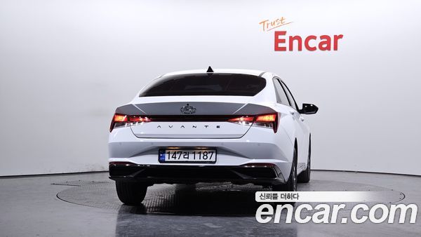 Hyundai Elantra 2023, фото 4