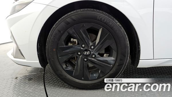 Hyundai Elantra 2023, фото 5