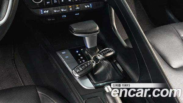 Hyundai Elantra 2023, фото 9