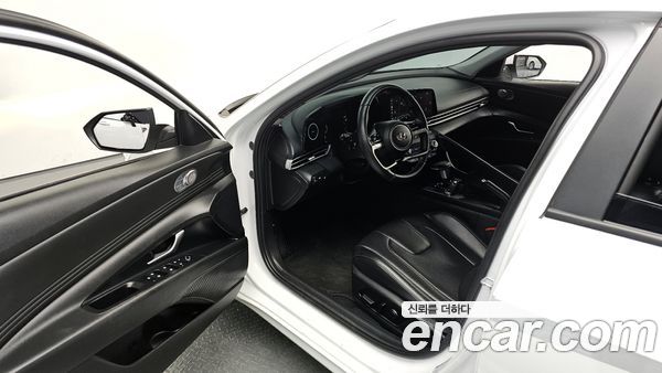 Hyundai Elantra 2023, фото 11