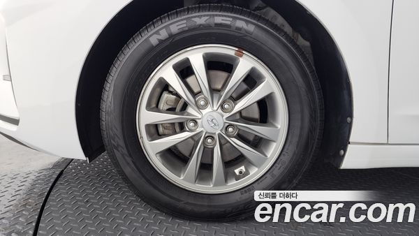 Hyundai Elantra 2020, фото 5