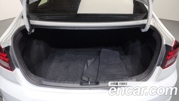 Hyundai Elantra 2020, фото 20