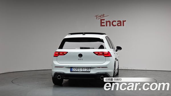 Volkswagen Golf 2023, фото 3