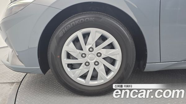 Hyundai Elantra 2022, фото 5