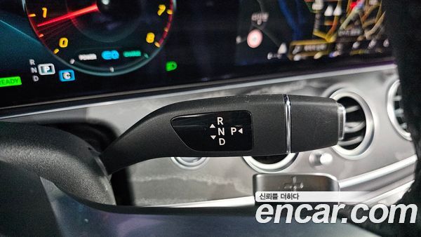 Mercedes-Benz E-Class 2021, фото 9