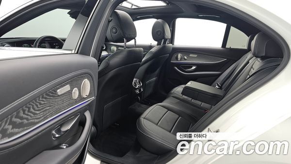 Mercedes-Benz E-Class 2021, фото 12