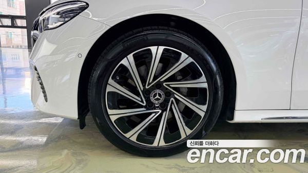 Mercedes-Benz E-Class 2025, фото 3