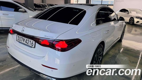 Mercedes-Benz E-Class 2025, фото 5