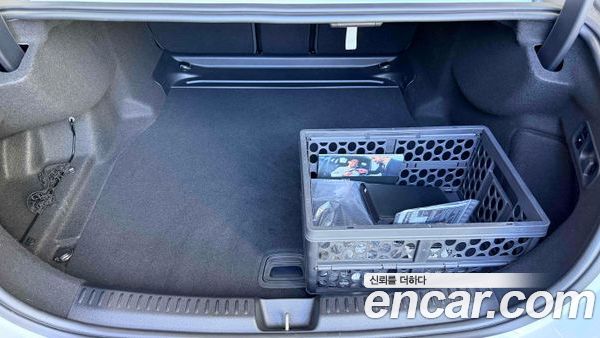 Mercedes-Benz E-Class 2025, фото 12