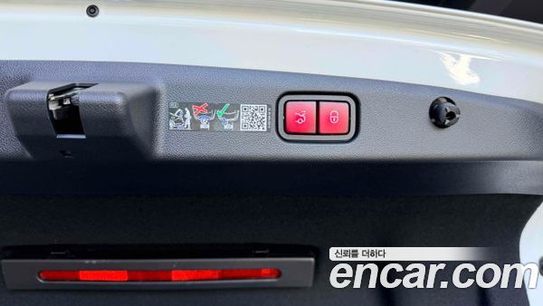 Mercedes-Benz E-Class 2025, фото 13