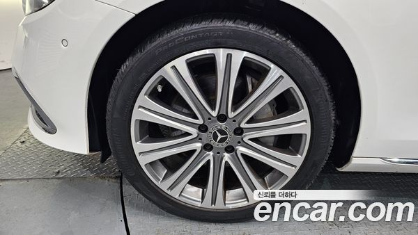 Mercedes-Benz E-Class 2023, фото 5