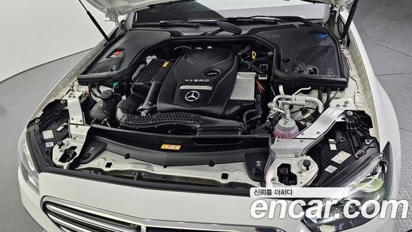 Mercedes-Benz E-Class 2023, фото 6