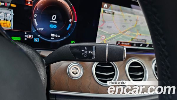 Mercedes-Benz E-Class 2023, фото 12