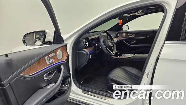 Mercedes-Benz E-Class 2023, фото 13