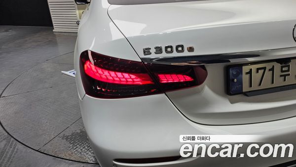 Mercedes-Benz E-Class 2023, фото 9