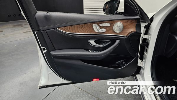 Mercedes-Benz E-Class 2023, фото 14
