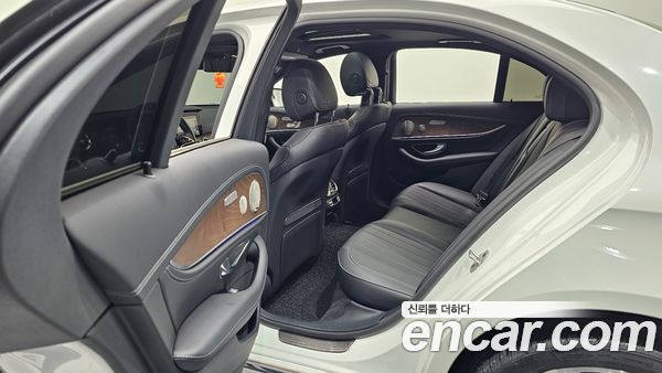 Mercedes-Benz E-Class 2023, фото 16