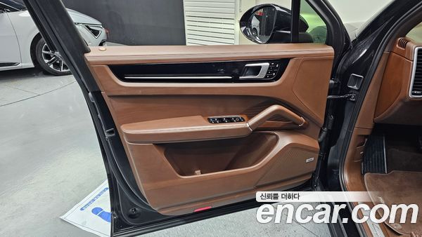 Porsche Cayenne 2020, фото 14
