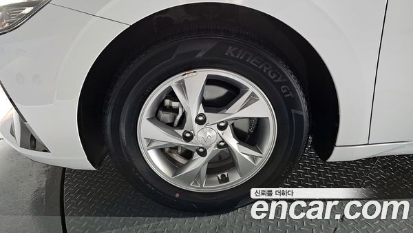 Hyundai Elantra 2023, фото 5