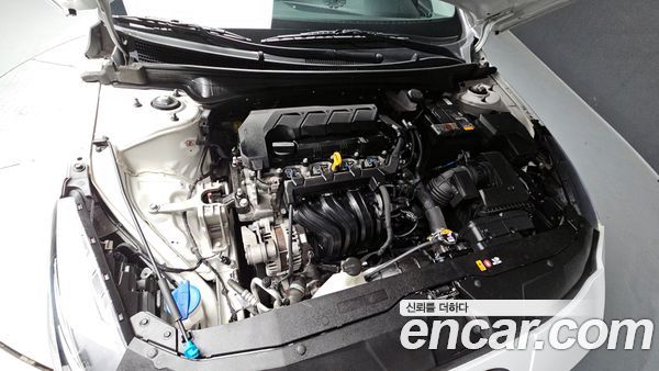 Hyundai Elantra 2023, фото 6