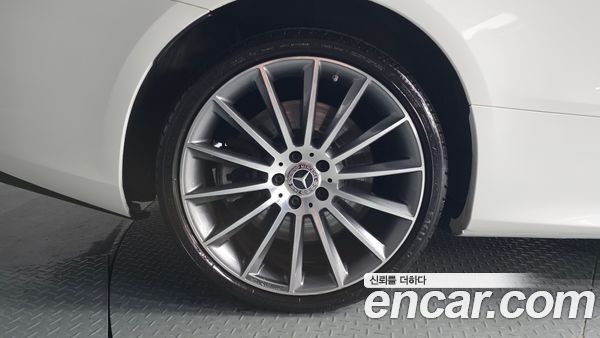 Mercedes-Benz E-Class 2022, фото 5