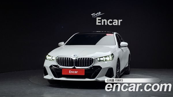 BMW 5 Series 2025, фото 2