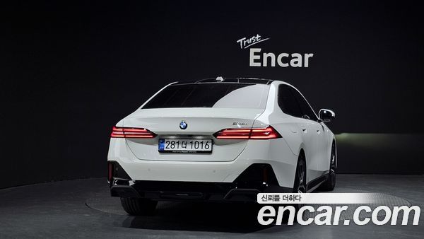 BMW 5 Series 2025, фото 3