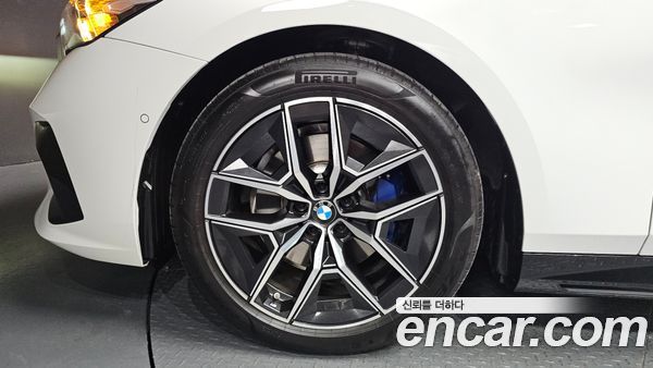 BMW 5 Series 2025, фото 4