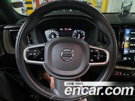 Volvo XC60 2020, фото 5