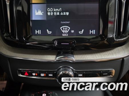 Volvo XC60 2020, фото 11