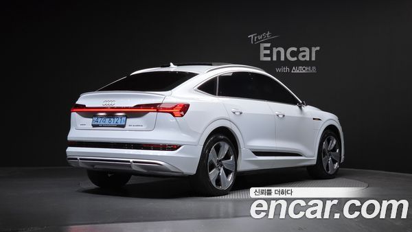Audi e-tron 2022, фото 2