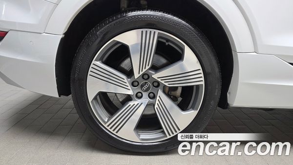 Audi e-tron 2022, фото 5